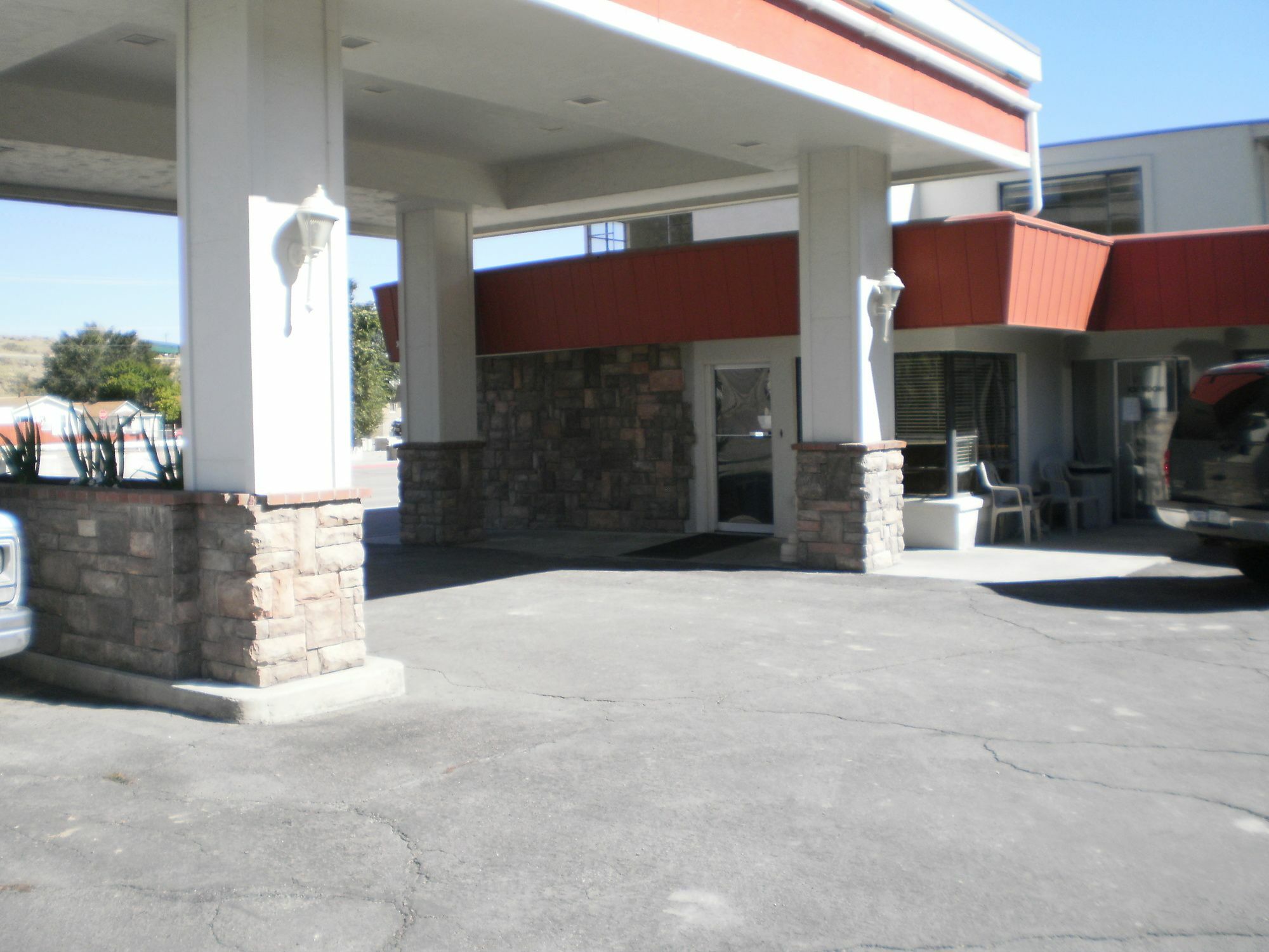 Magnuson Hotel Ely Exterior photo